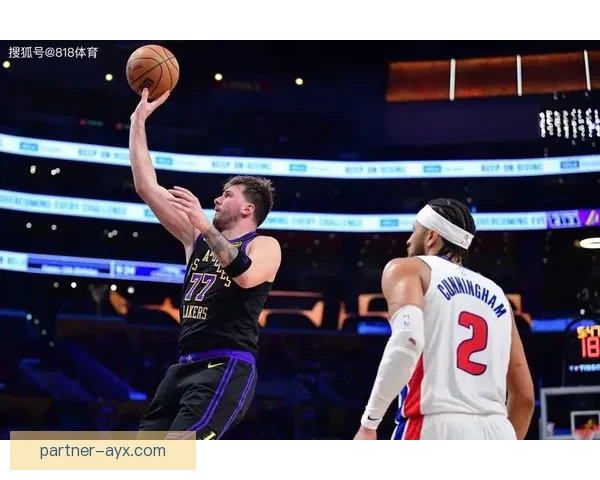 独行侠最新动态：东契奇带队奋战季后赛，球队深度成关键因素